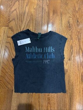 Cropped muscle tank